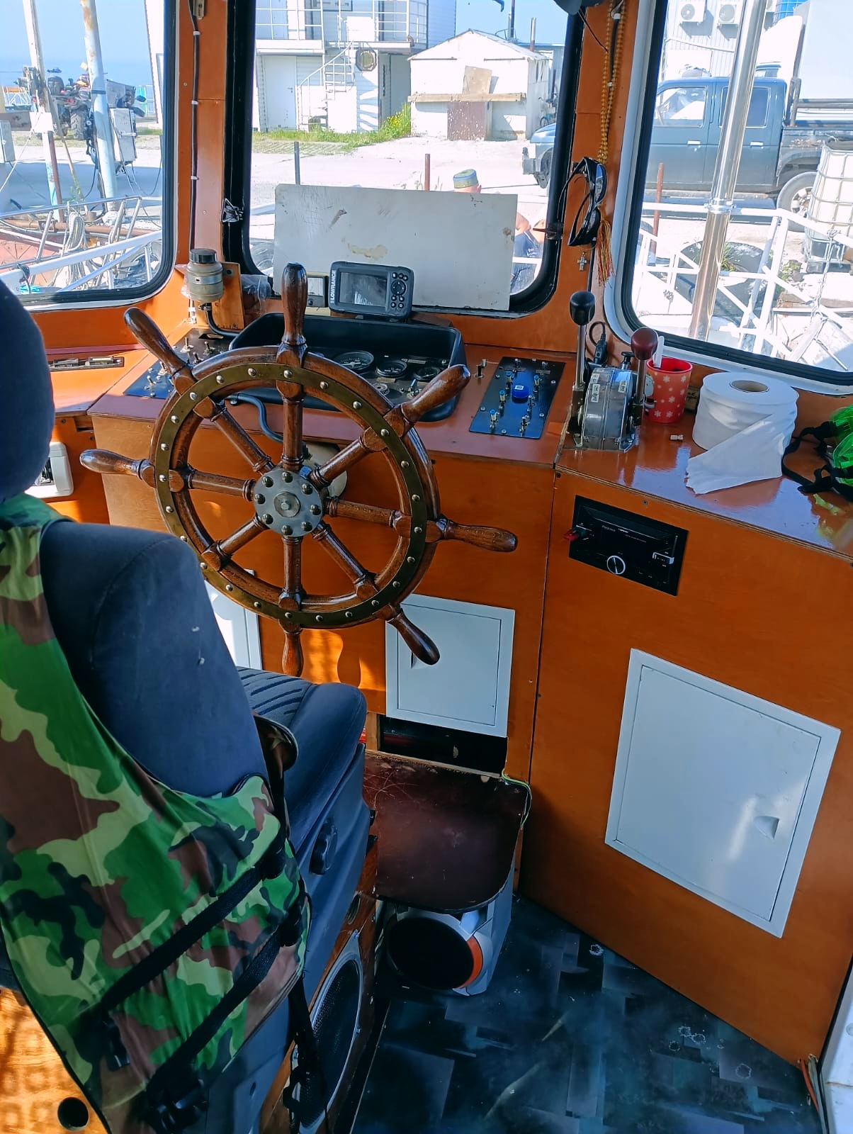 Теплоход Торос.