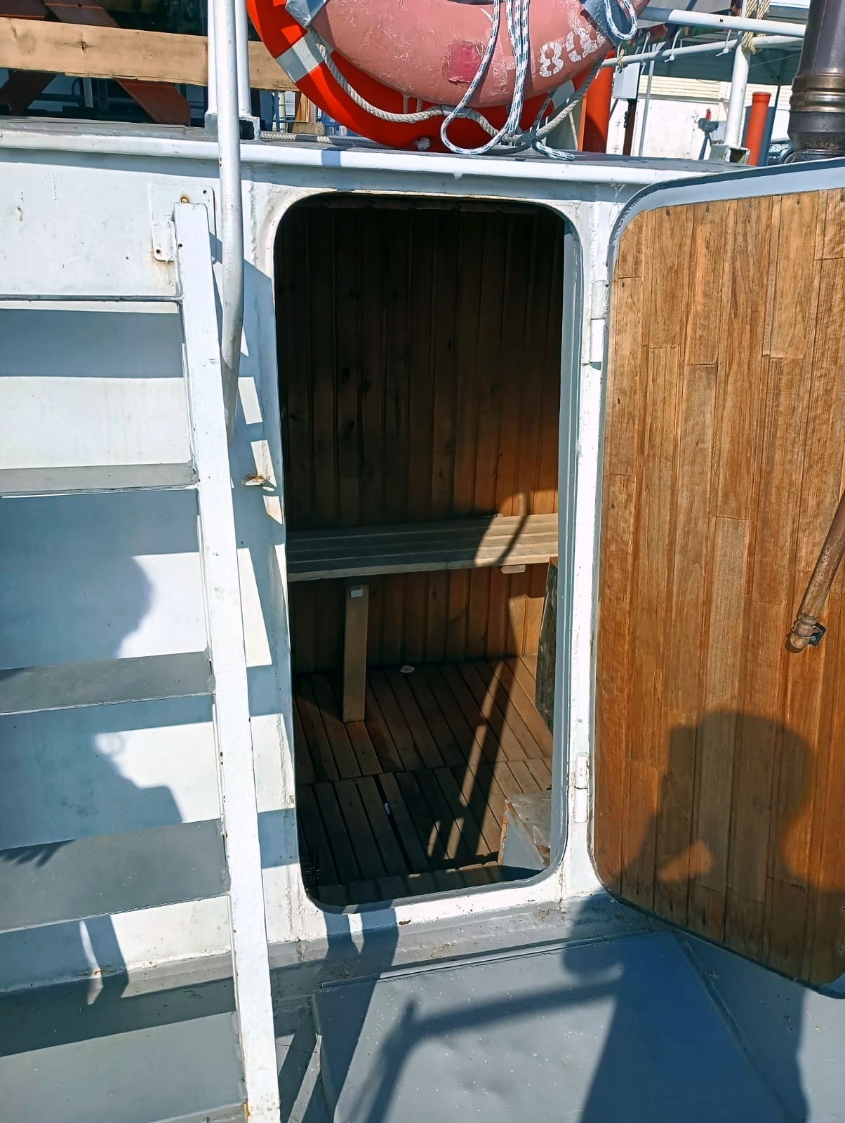 Теплоход Торос.