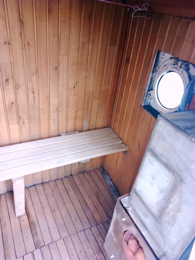 Теплоход Торос.