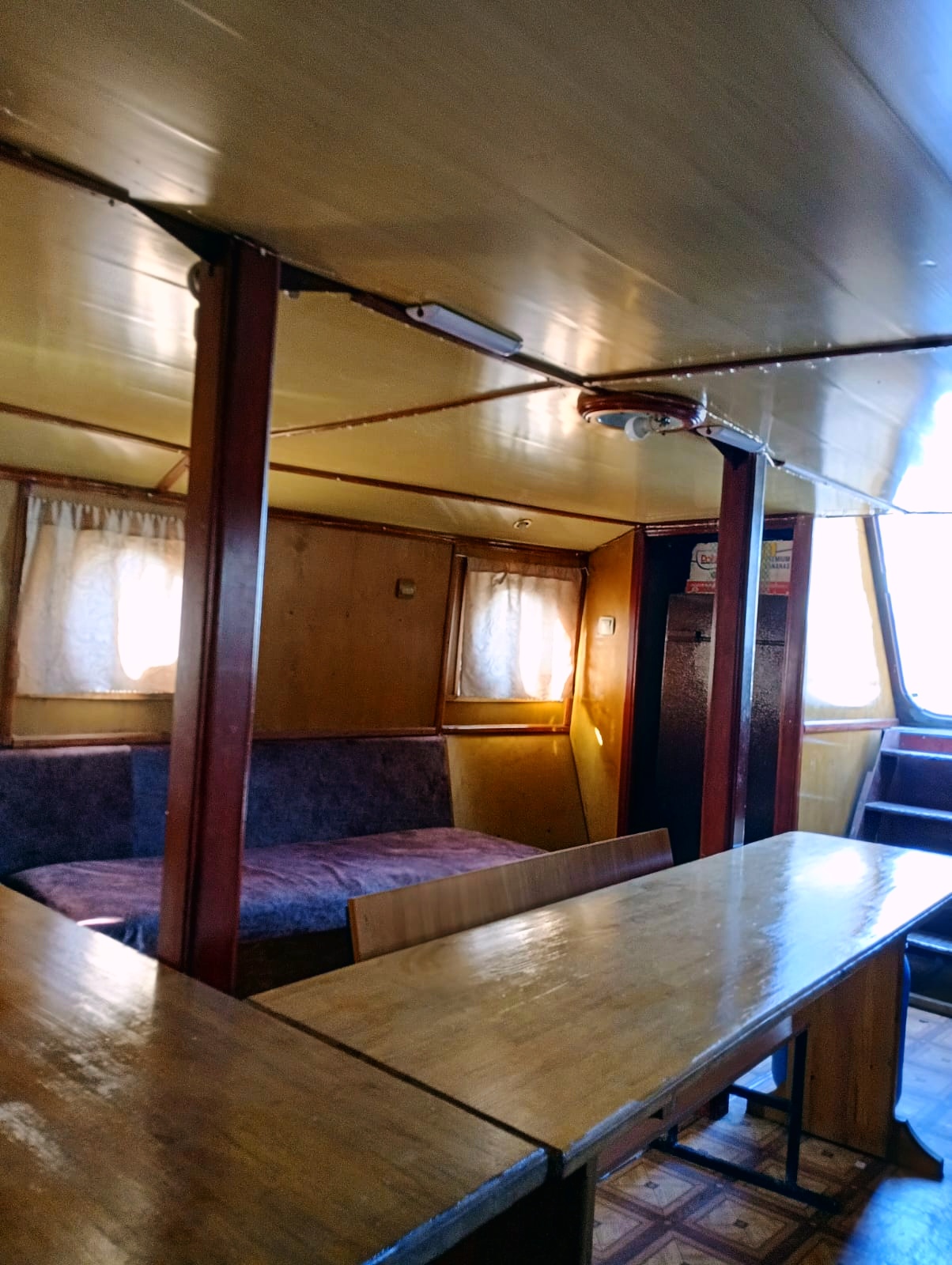 Теплоход Торос.